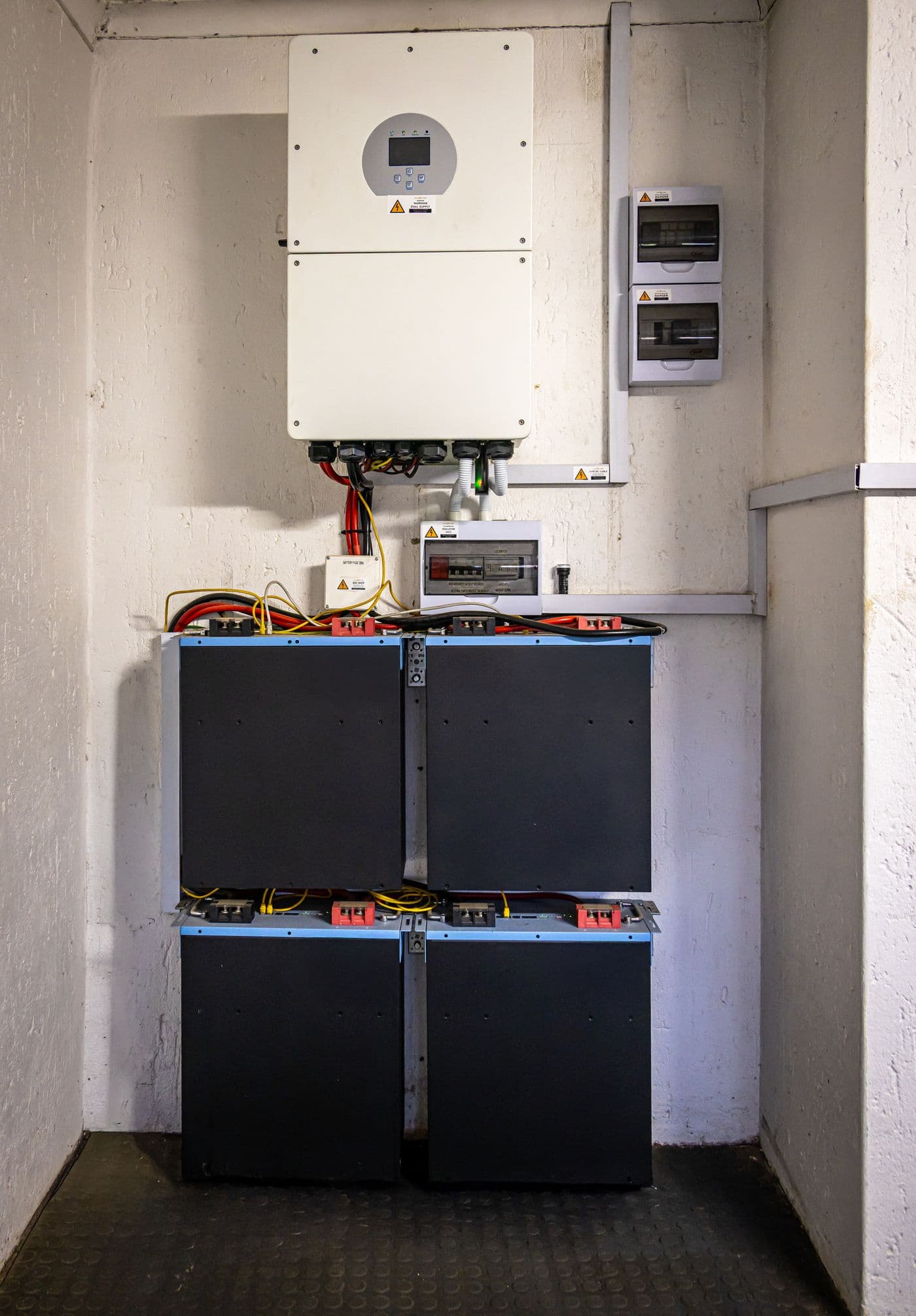 Hybrid inverter installed with battery cabinets